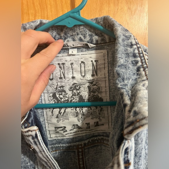 Adorable Vintage Jean Jacket - Picture 6 of 7